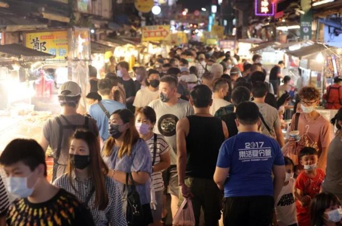 冰粉、雙皮奶、螺螄粉……臺(tái)網(wǎng)友發(fā)帖：臺(tái)灣街頭越來(lái)越多大陸小吃