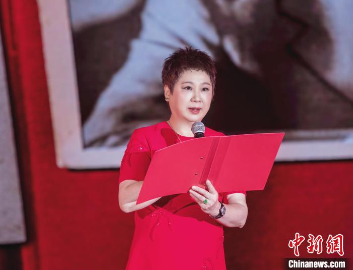 7月16日，榮智豐在2023年上海統戰文化周開幕活動中朗誦《與統戰先輩的時空對話》。　張昊 攝