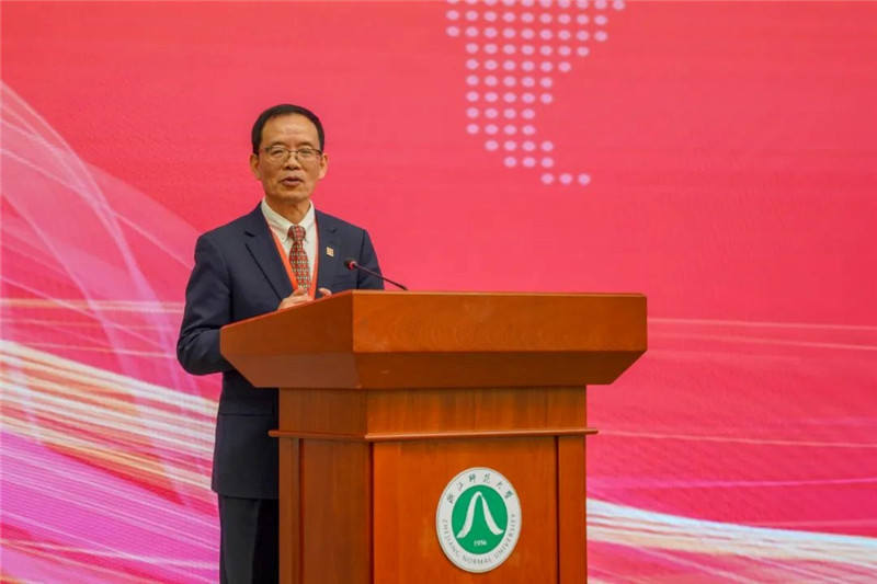 國務院學位委員會區(qū)域國別學學科評議組秘書長、浙江師范大學非洲研究院（非洲區(qū)域國別學院）院長劉鴻武致辭。主辦方供圖