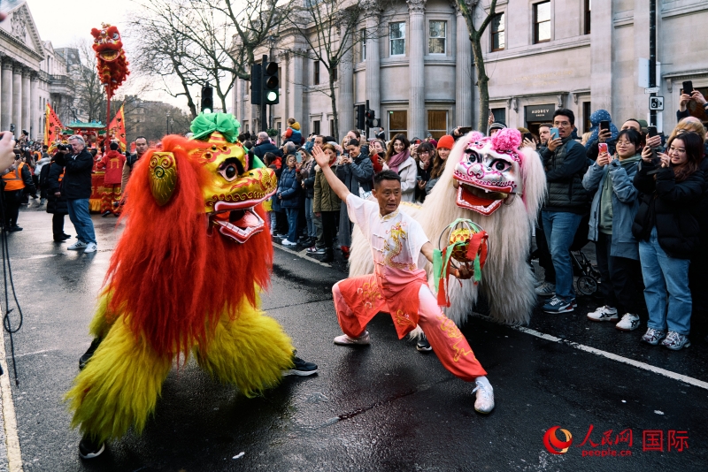 倫敦新春慶典現(xiàn)場。人民網(wǎng) 郭錦標(biāo)、楊浩鵬攝
