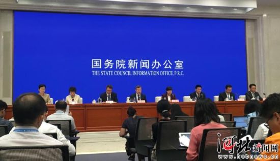 8月26日，國務院新聞辦召開國務院政策例行吹風會。圖為吹風會現場。 記者李巍攝