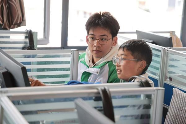 為驗證“高反風險預測”小程序，這群高中生真去了趟高原