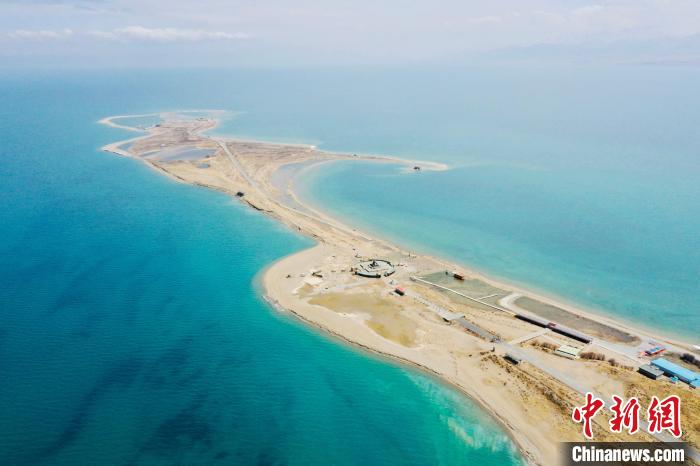 圖為青海湖?！±罱瓕?攝