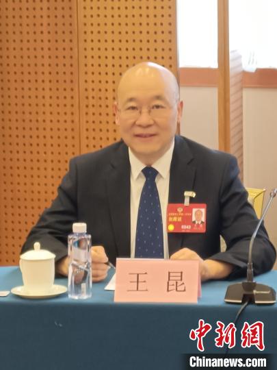 圖為全國(guó)政協(xié)委員，農(nóng)工黨青海省委會(huì)主委王昆?！∈茉L者供圖