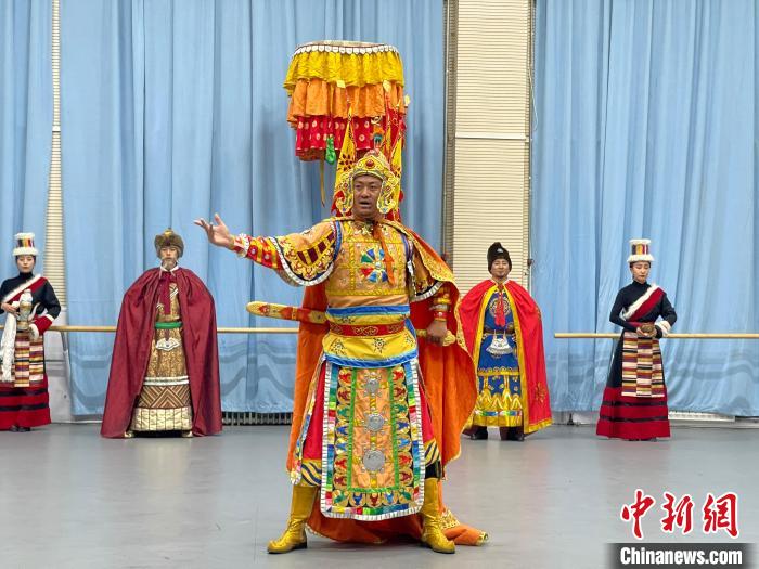 圖為格薩爾劇展演。 巷欠才讓 供圖