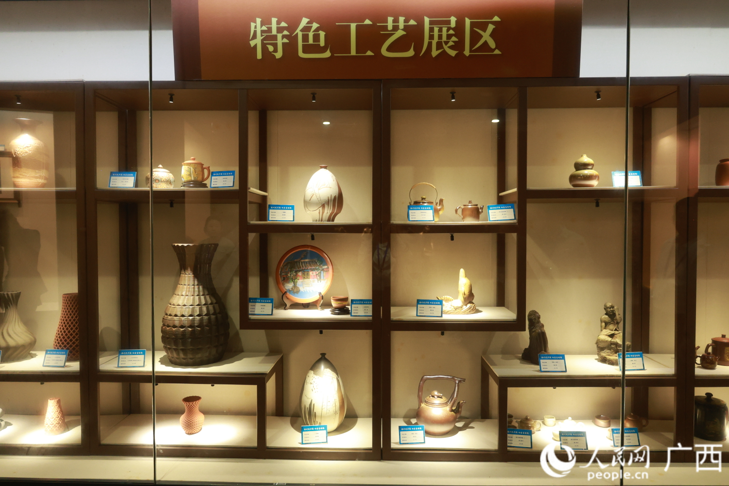 坭興陶展區。人民網 韋歡攝