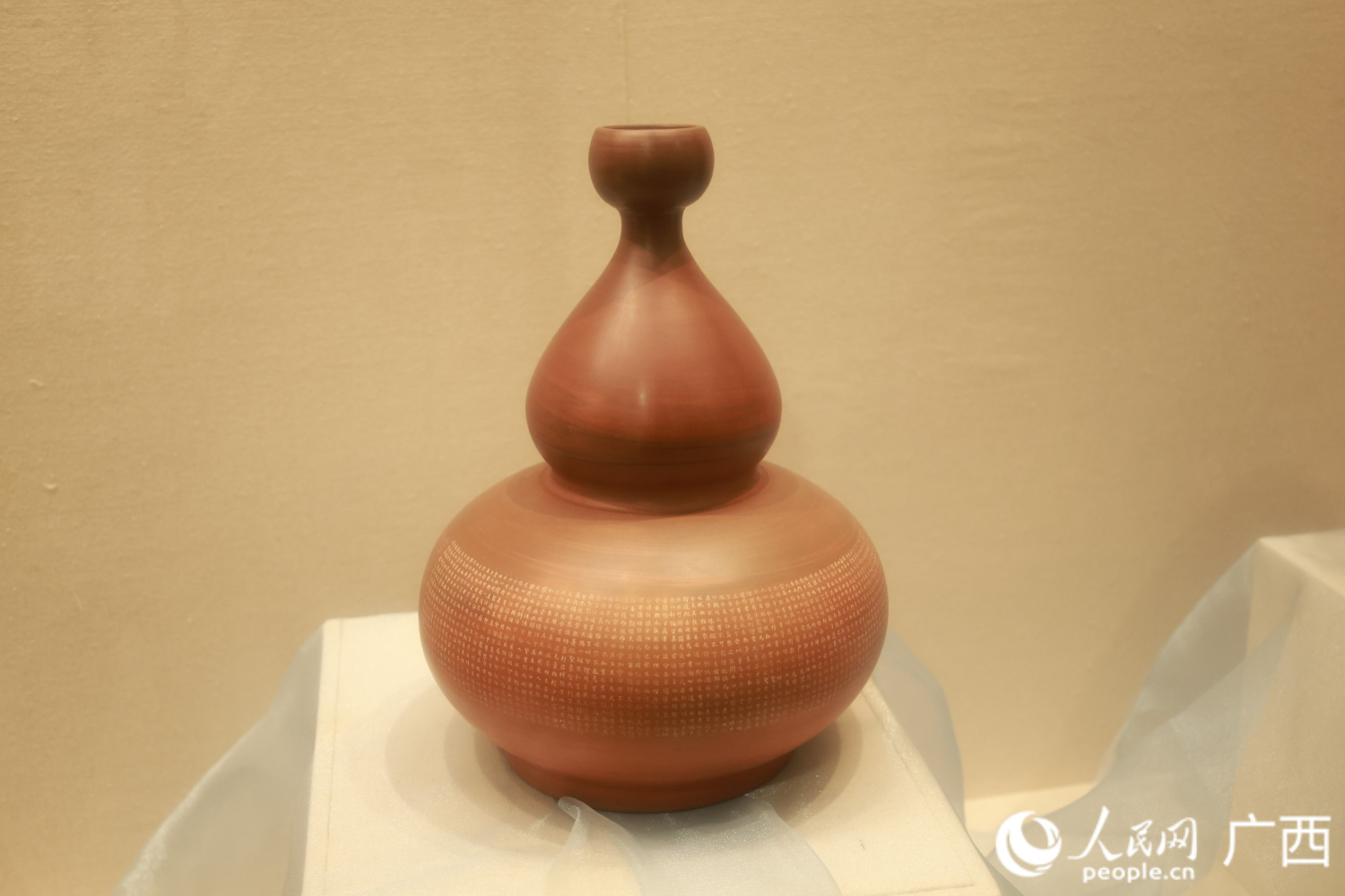 坭興陶作品“一輩子福祿”。人民網 韋歡攝