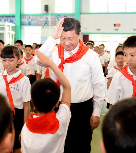 2014年5月30日，習近平總書記來到北京市海淀區民族小學，參加慶?！傲弧眹H兒童節活動。