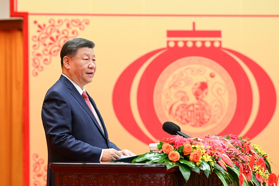 1月27日，中共中央、國務(wù)院在北京人民大會堂舉行2025年春節(jié)團拜會。中共中央總書記、國家主席、中央軍委主席習(xí)近平發(fā)表講話。