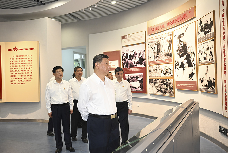 2024年10月15日至16日,中共中央總書記、國家主席、中央軍委主席習近平在福建考察。這是15日下午,習近平在漳州市東山縣谷文昌紀念館考察。新華社記者謝環馳攝