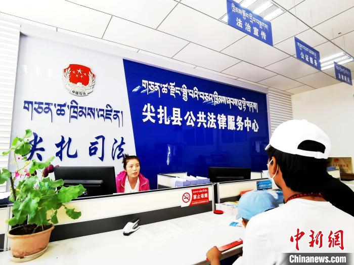 （人民幸福生活）探訪青海尖扎法律援助中心：應援盡援，給弱勢群體筑法律后盾