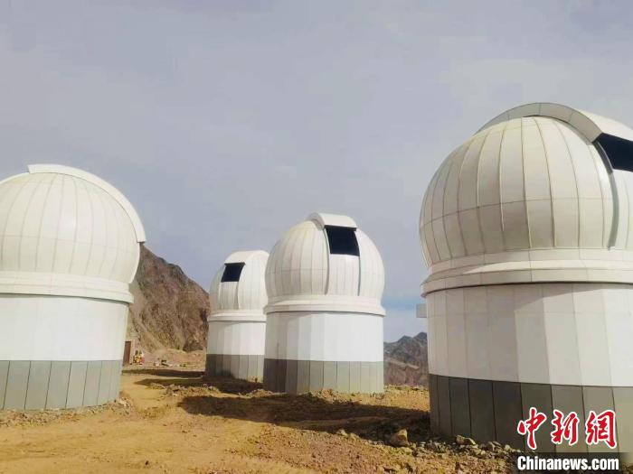 圖為南京大學時域天文臺望遠鏡圓頂安裝完畢。 冷湖科創園區管委會 供圖