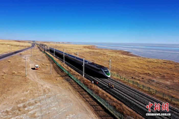 (新春見聞)海拔3200米鐵路“醫生”的堅守:除病害保暢通