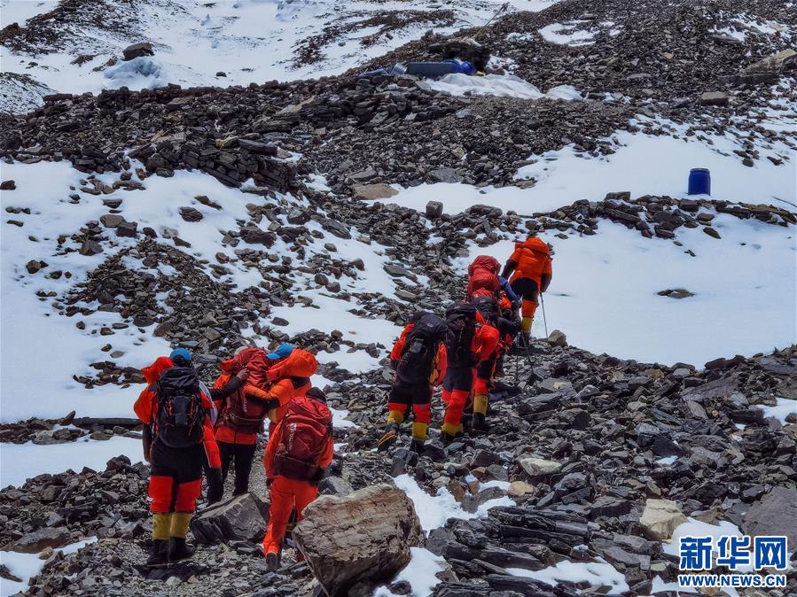 （2020珠峰高程測量）（1）2020珠峰高程測量登山隊沖頂組再出發