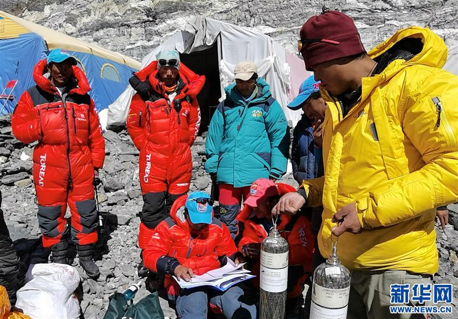 （2020珠峰高程測量）（2）2020珠峰高程測量登山隊沖頂組再出發