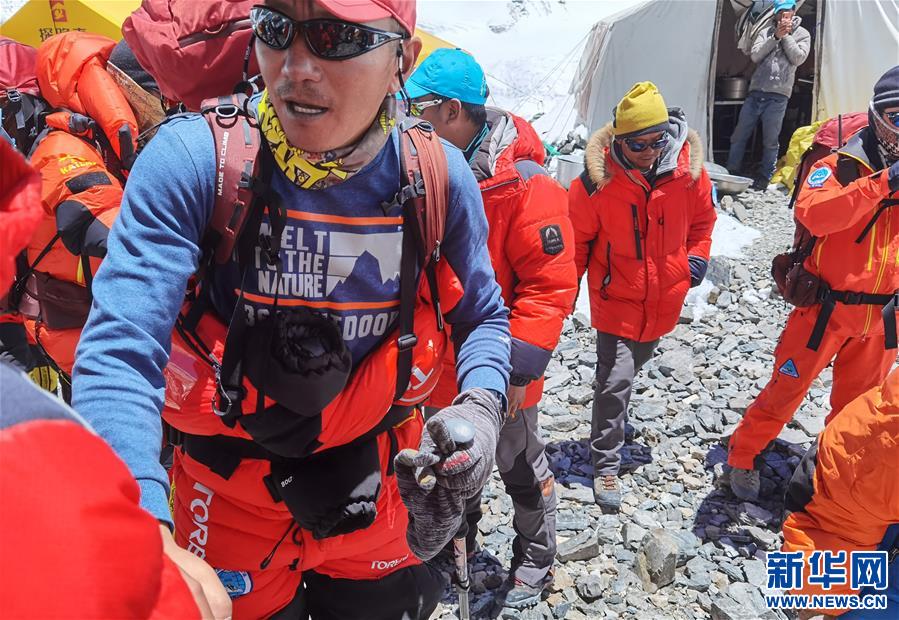（2020珠峰高程測量）（6）2020珠峰高程測量登山隊沖頂組再出發