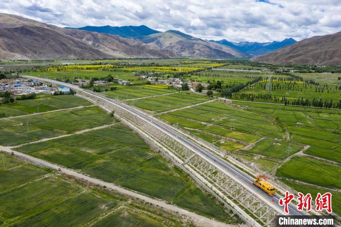 拉林鐵路接觸網專業首件工程成功建成