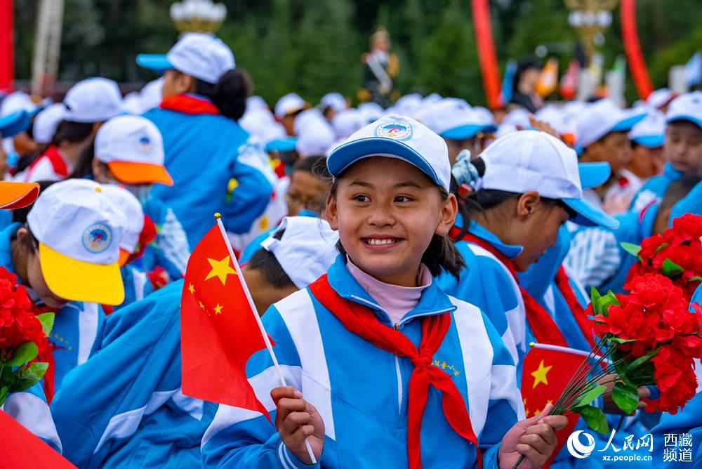 8月19日10時,慶祝西藏和平解放70周年大會在拉薩市布達拉宮廣場隆重舉行。徐馭堯 攝
