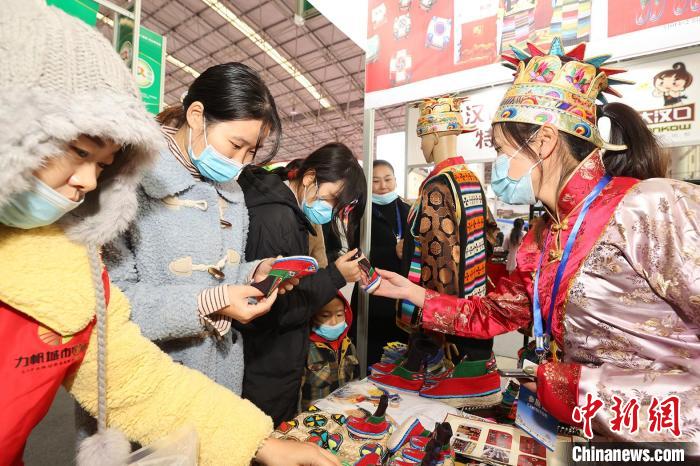 西藏瓊結赴襄陽參加漢江流域農業博覽會，農特產品受青睞(資料圖) 湖北省援藏辦供圖