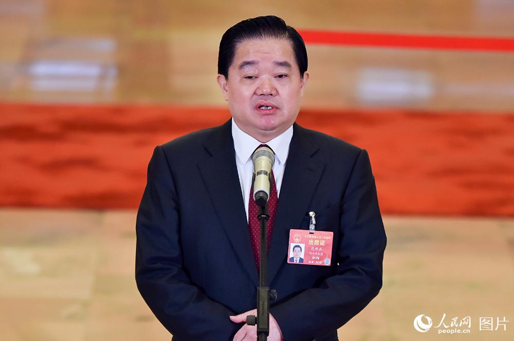 全國(guó)人大代表、河北省人大常委會(huì)黨組書記、常務(wù)副主任范照兵。
