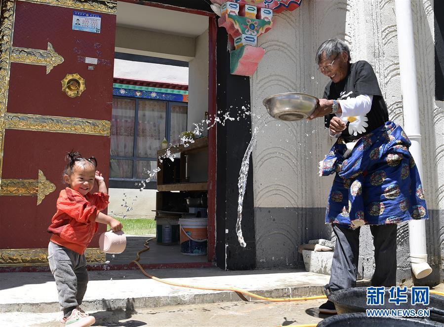 (新華全媒頭條·走向我們的小康生活·決戰(zhàn)決勝脫貧攻堅(jiān)·圖文互動(dòng))(6)兩次遷徙“搬窮”記——海拔最高縣雙湖的“戰(zhàn)貧故事”