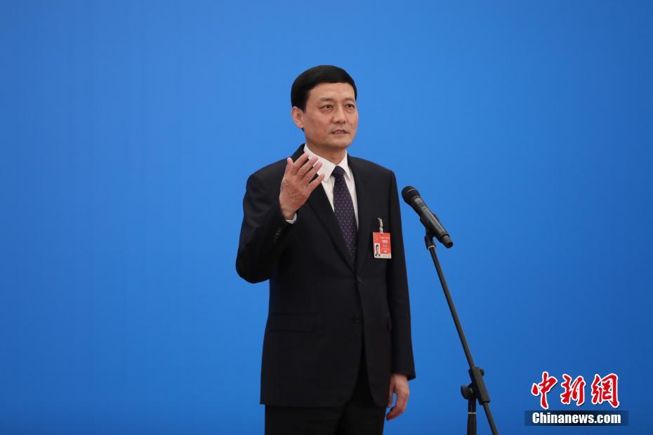 3月8日，第十三屆全國人民代表大會第四次會議舉行第二場“部長通道”采訪活動。圖為中國工業和信息化部部長肖亞慶通過網絡視頻方式接受采訪。 <a target='_blank' ><p  align=