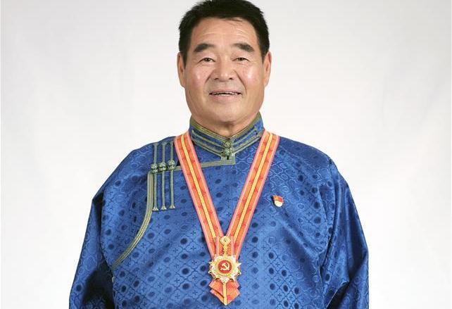 (奮斗百年路 啟航新征程·“七一勛章”獲得者·圖文互動)(1)“草原之子”廷·巴特爾:讓草原綠起來,幫牧民富起來