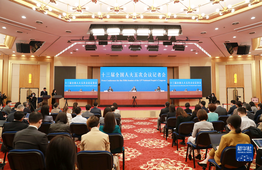 李克強總理出席記者會并回答中外記者提問