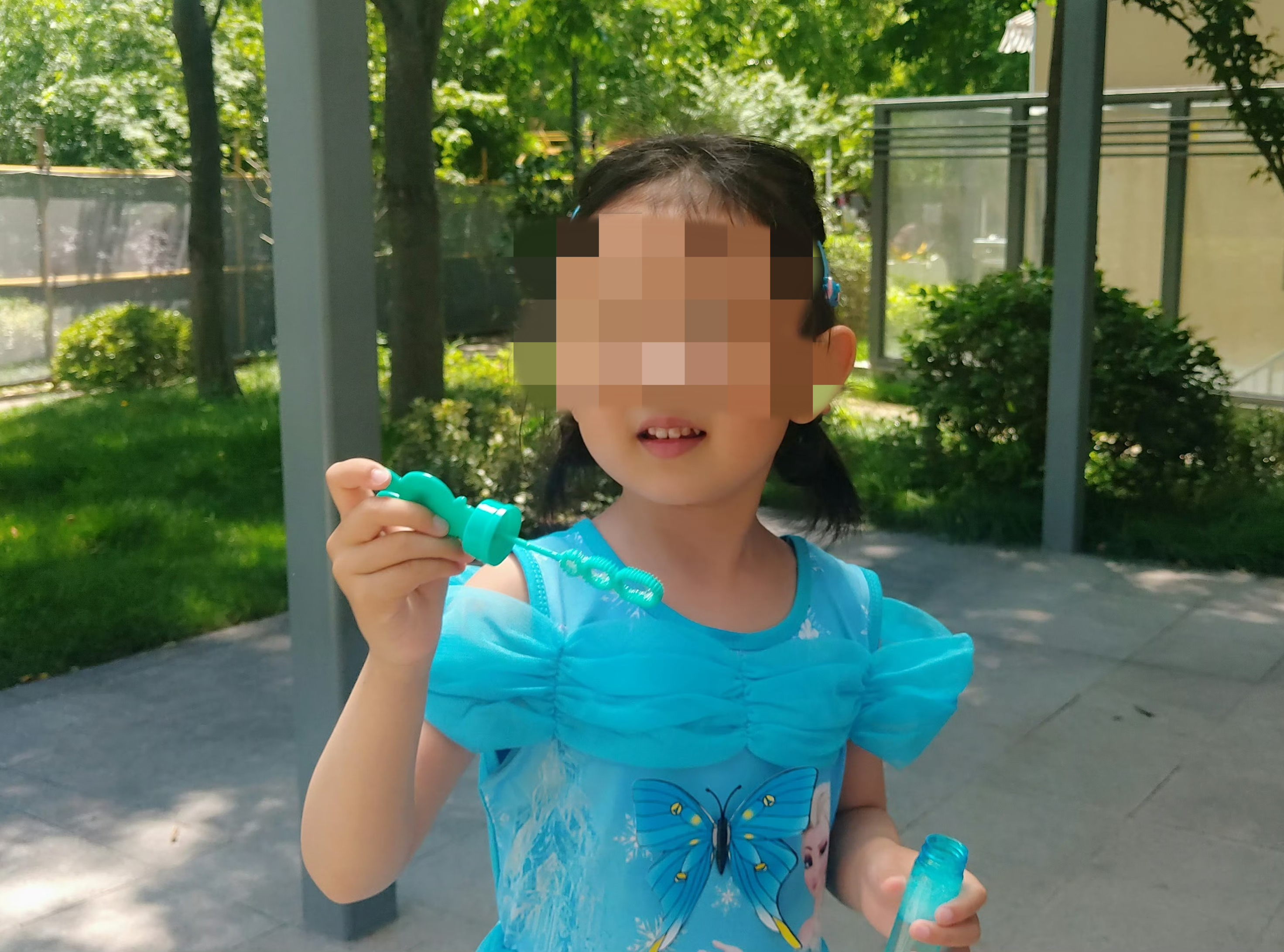 海灘失蹤女童。圖源：女童家人社交賬號